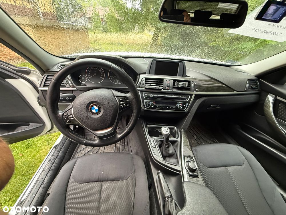 BMW Seria 3 318d Luxury Line - 10