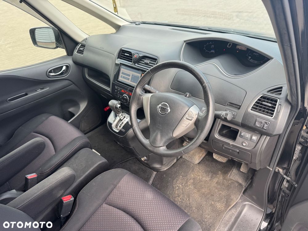 Nissan Serena - 17