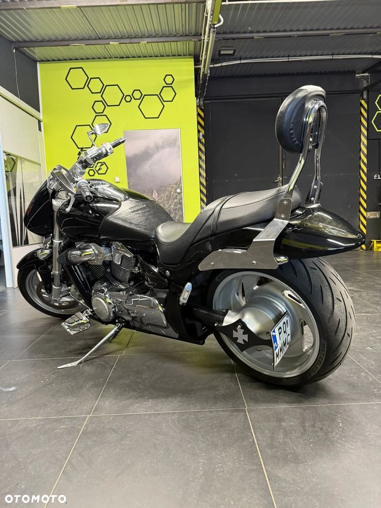 Suzuki Intruder - 1