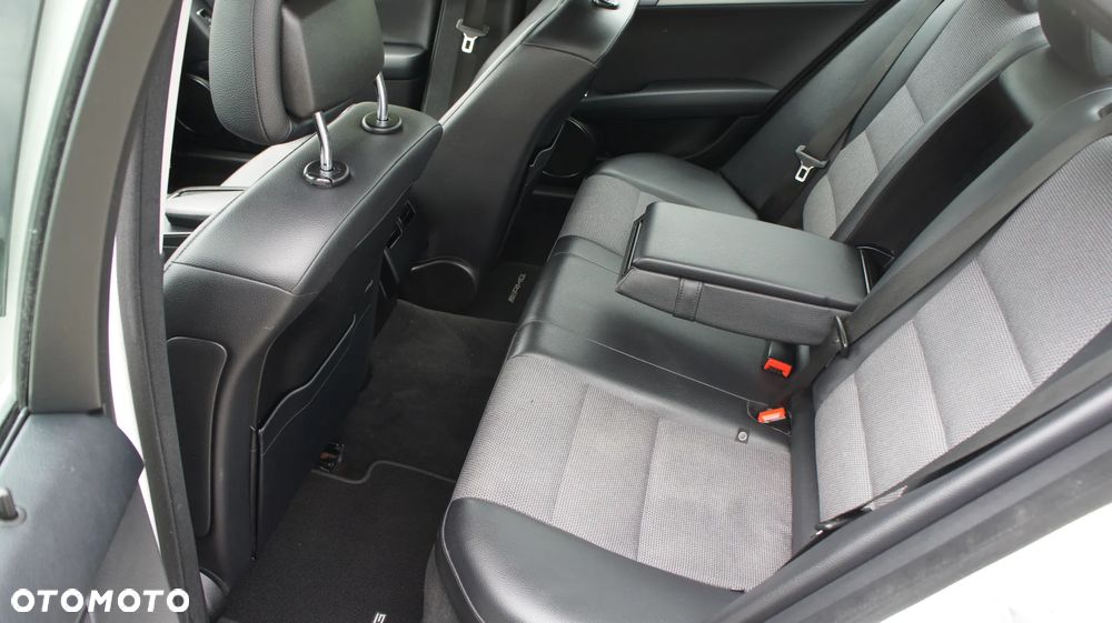 Mercedes-Benz Klasa C 180 CGI Automatik BlueEFFICIENCY - 18
