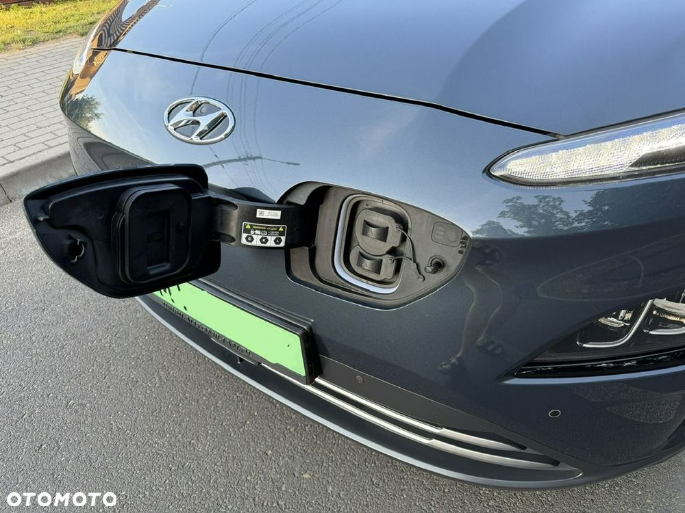 Hyundai Kona 49kWh Executive Plus - 9