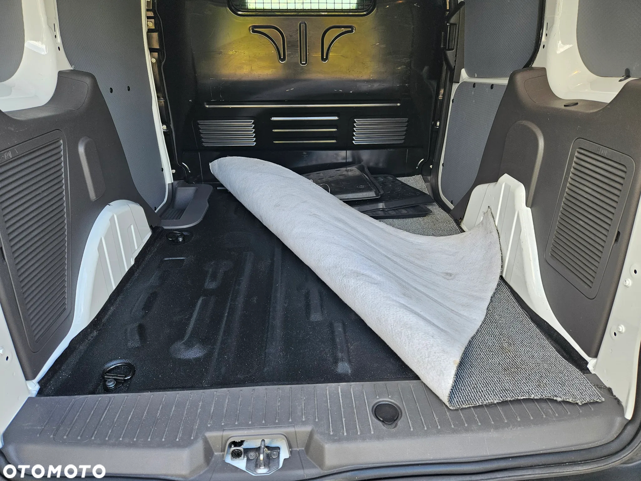 Ford Connect Transit - 6