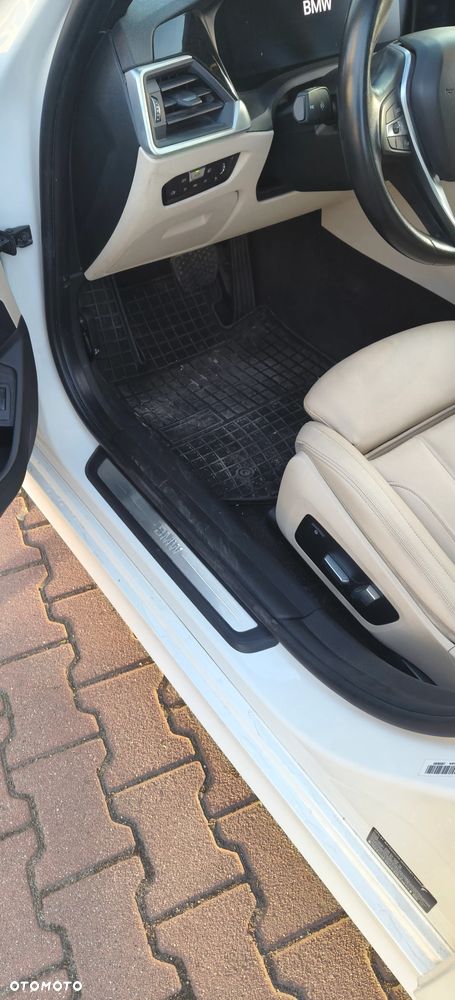 BMW Seria 3 330i - 8