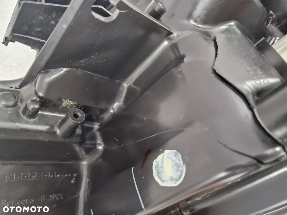 TOYOTA YARIS III 3 LIFT 14- PRAWA LAMPA PRZEDNIA PRZÓD SOCZEWKA , NR KOITO 0D-160 , NR AUKCJI LA276 - 24
