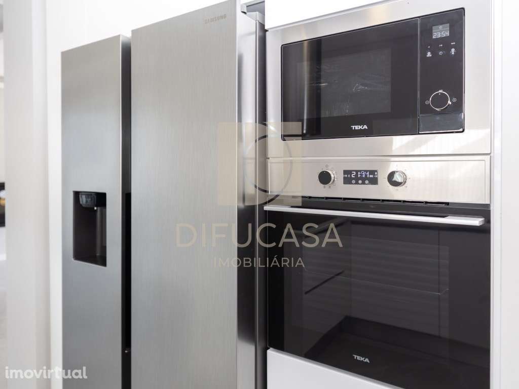 R300 Moradia T4 localizada centro Fernão Ferro - Grande imagem: 3/44