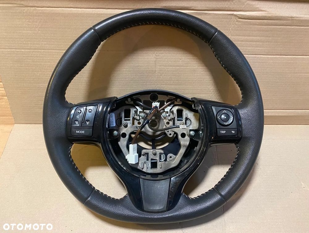 Kierownica multifunkcyjna Toyota Yaris III 2019r. OE - 1
