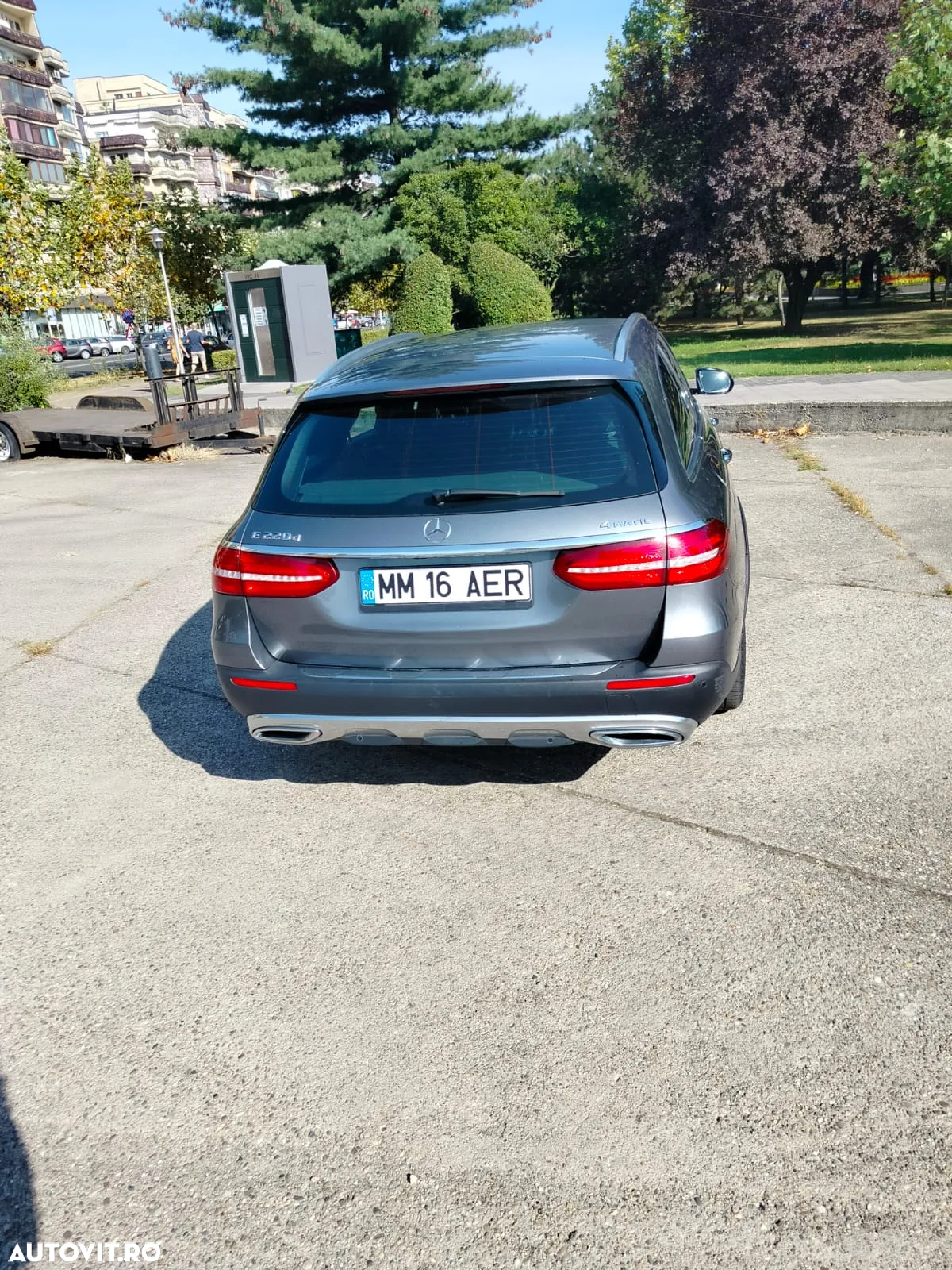 Mercedes-Benz E 220 d 4Matic T All-Terrain 9G-TRONIC Exclusive - 4