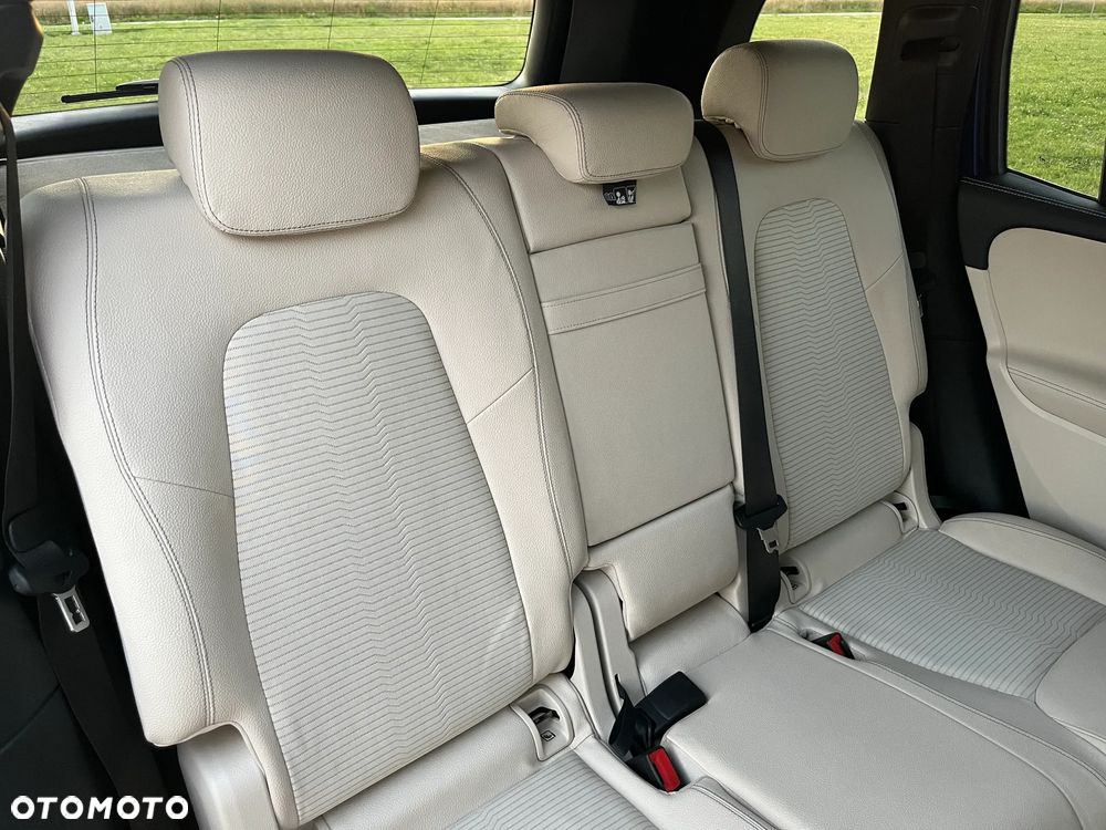 Mercedes-Benz GLB 200 Progressive 7G-DCT - 25