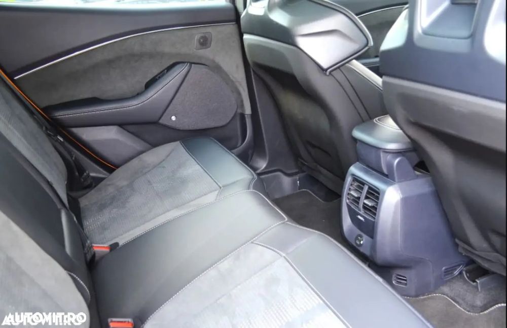 Ford Mustang Mach-E - 12