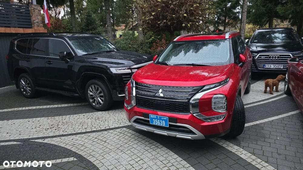 Mitsubishi Outlander - 1