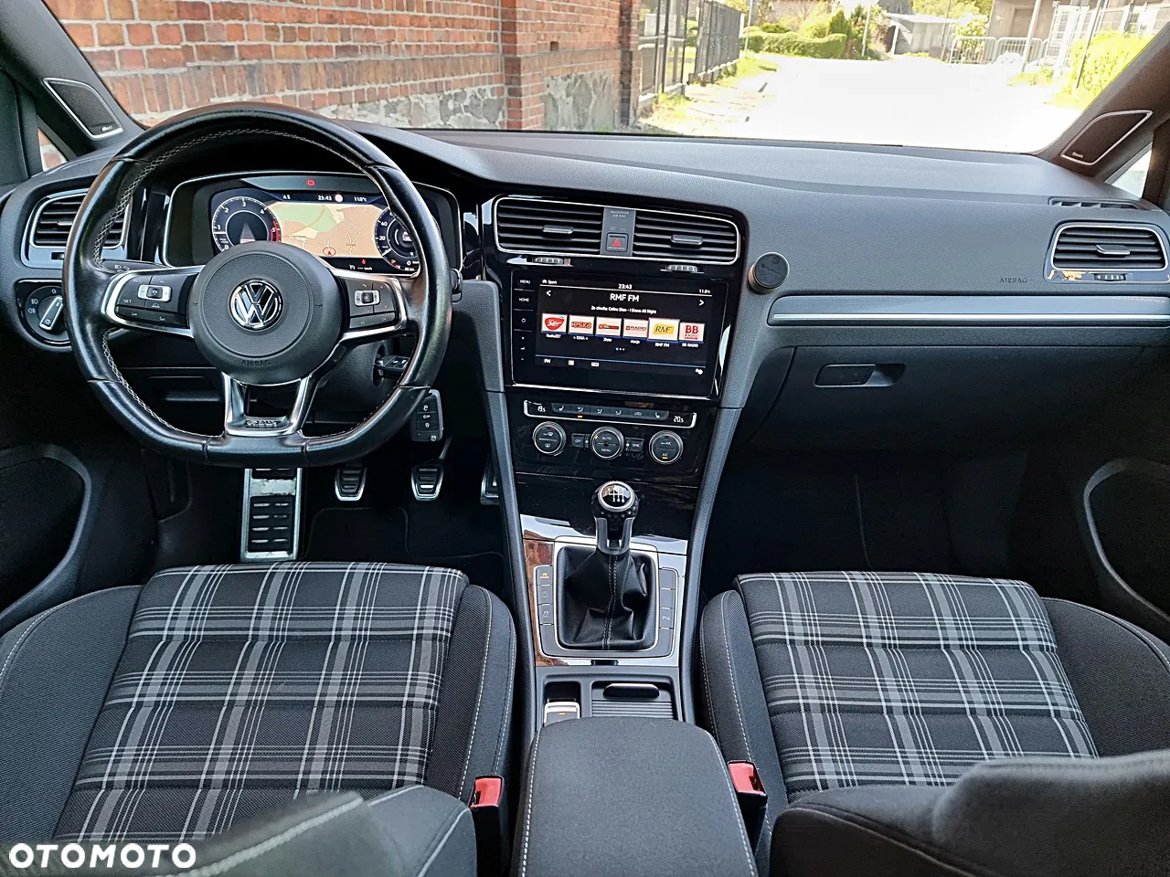 Volkswagen Golf - 25
