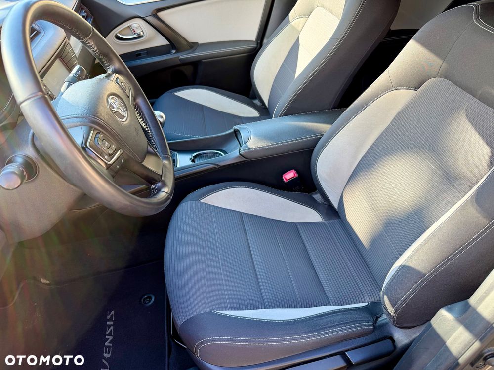 Toyota Avensis 1.8 Sol plus NAVI - 13