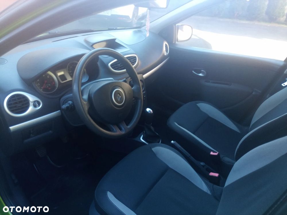 Renault Clio 2010 photo 5