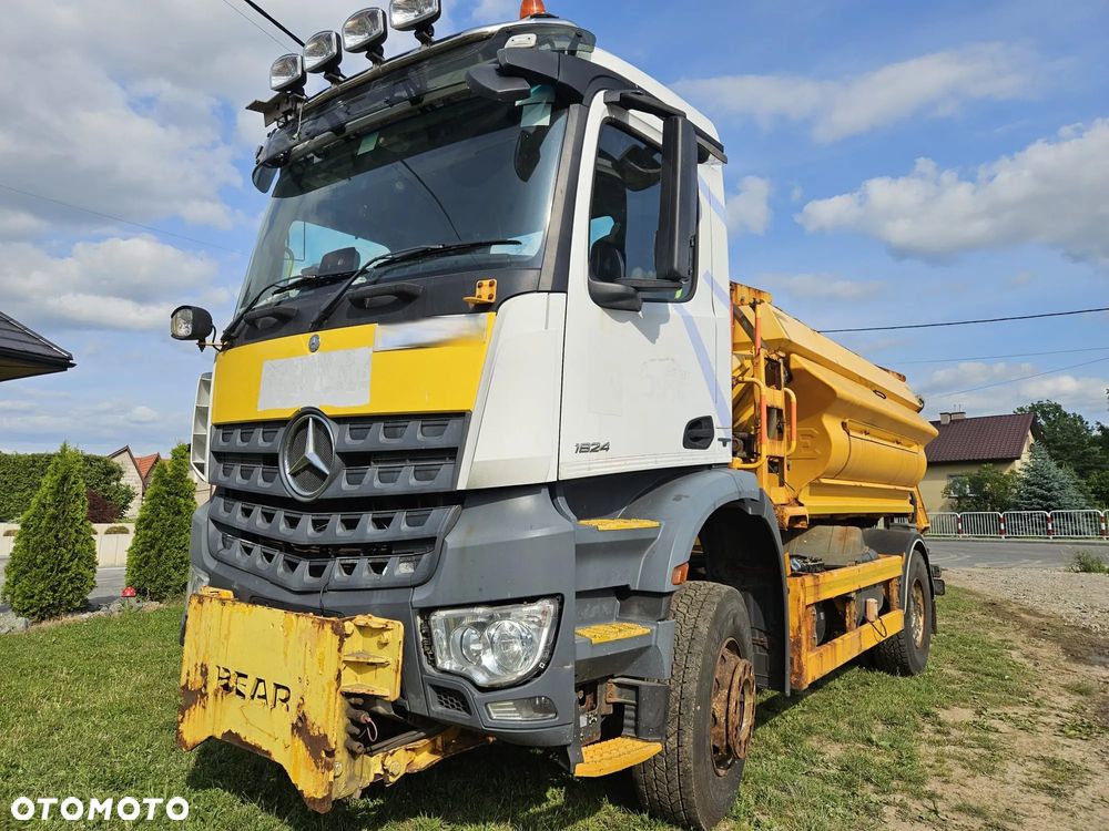 Mercedes-Benz AROSC 1824