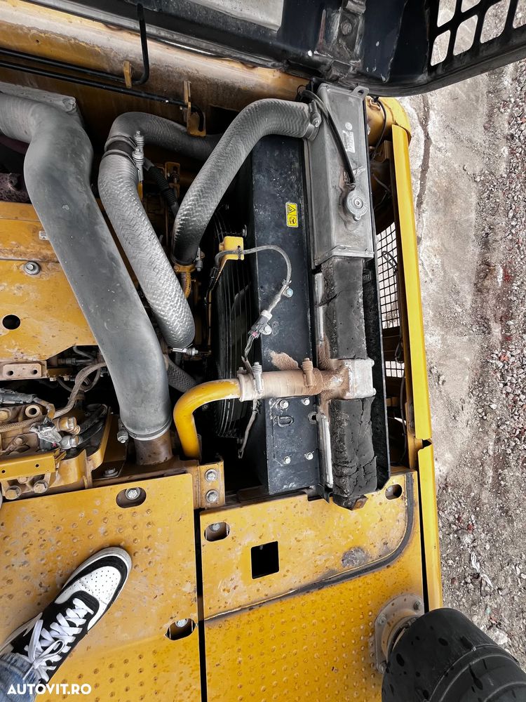 Caterpillar 323 D SA - 18