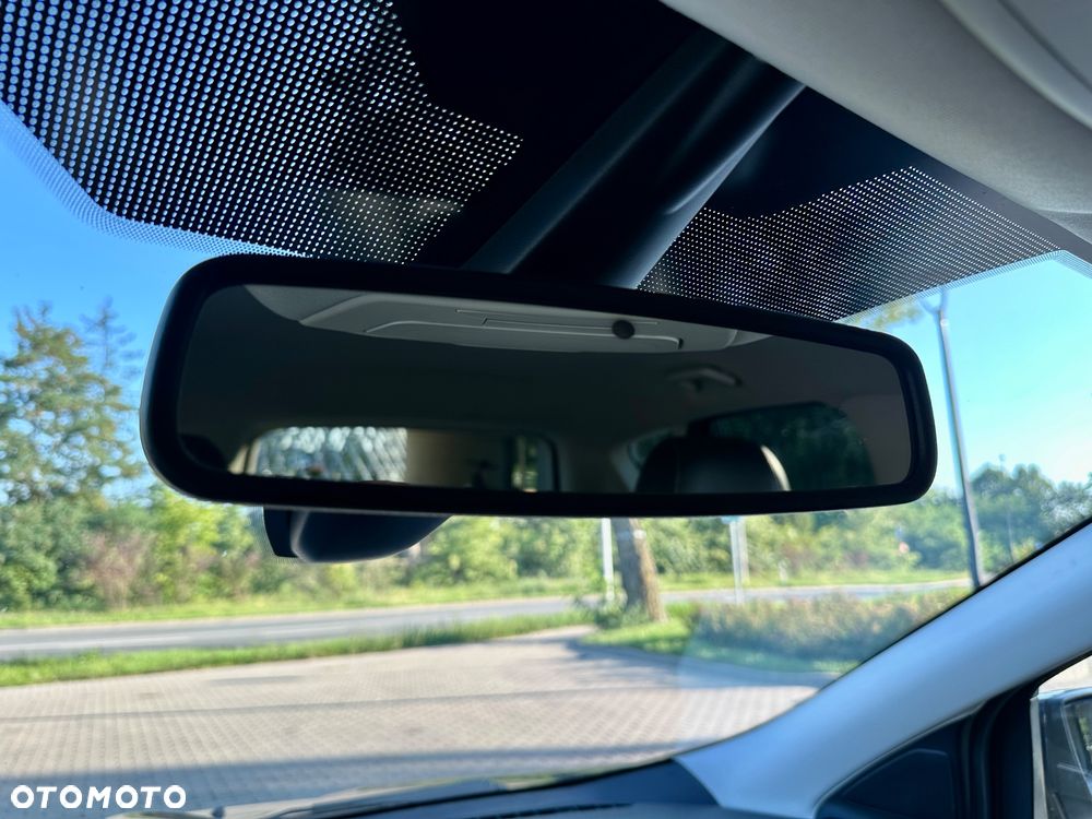 Ford Kuga 2.0 TDCi 2x4 Titanium - 30