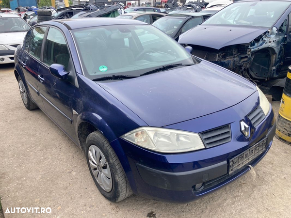 Dezmembrez Renault Megane 2 Limuzina 1.6i K4M 2003