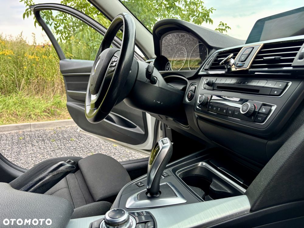 BMW Seria 3 318d Blue Performance Sport Line - 24
