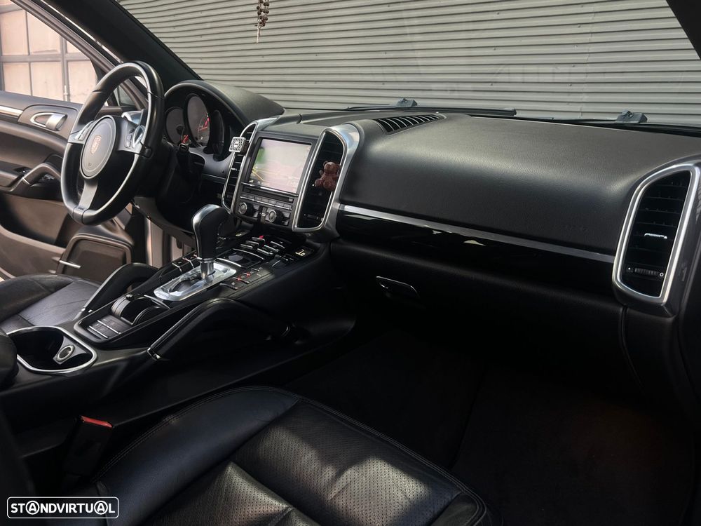 Porsche Cayenne - 25