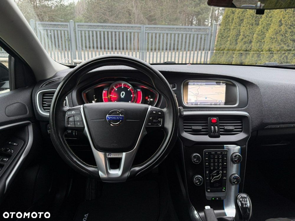 Volvo V40 Cross Country - 11