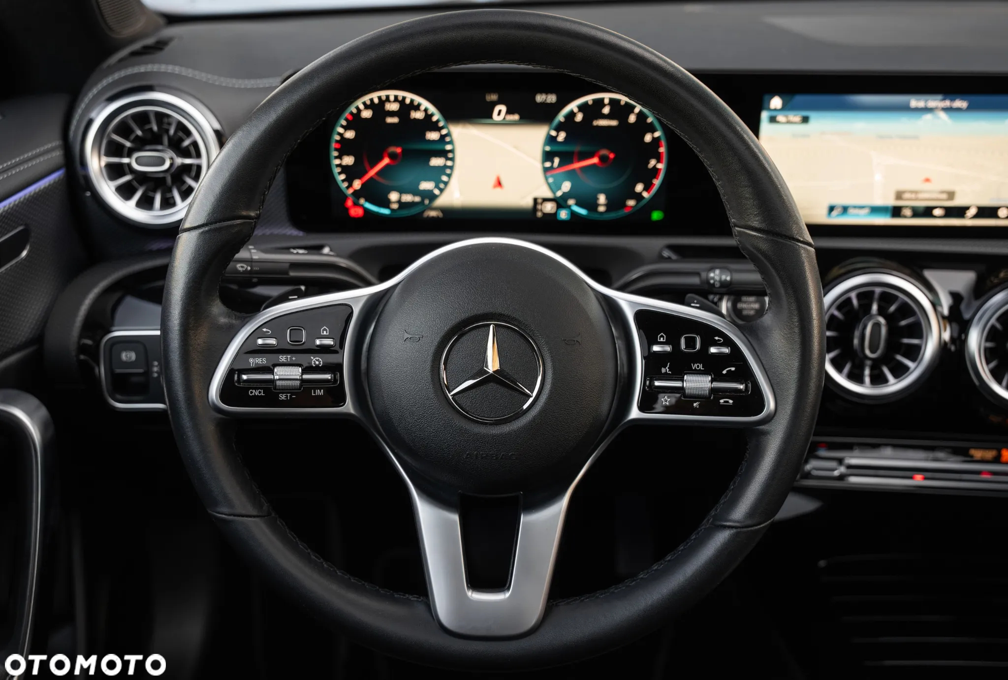 Mercedes-Benz CLA 250 Progressive 7G-DCT - 35