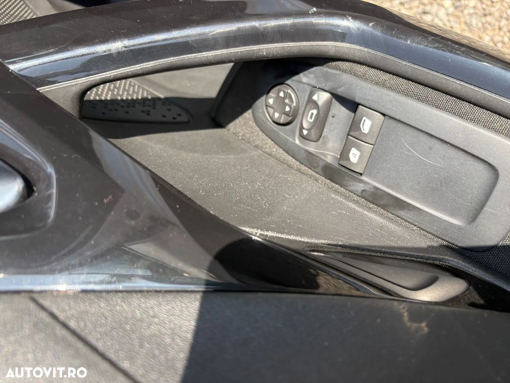 Peugeot 208 1.2 L PureTech Active - 11