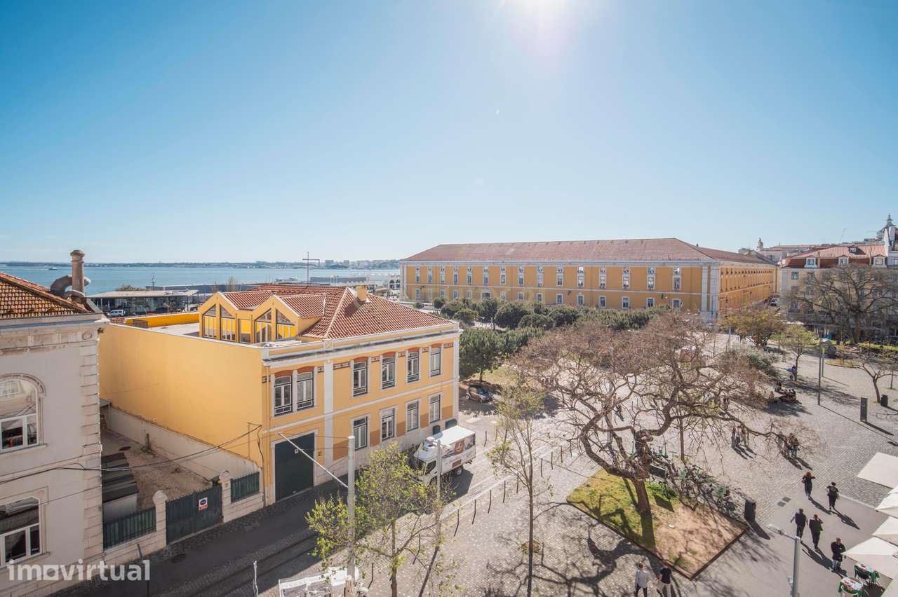 Prédio com vista rio, composto por 6 andares, sendo uma fração por and - Grande imagem: 2/50