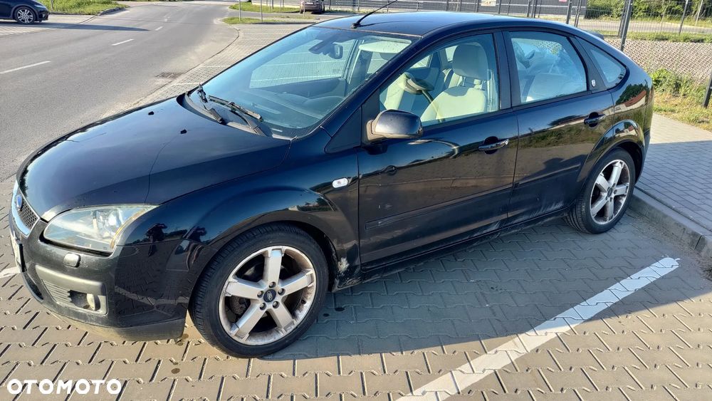 Ford Focus Ghia - 3