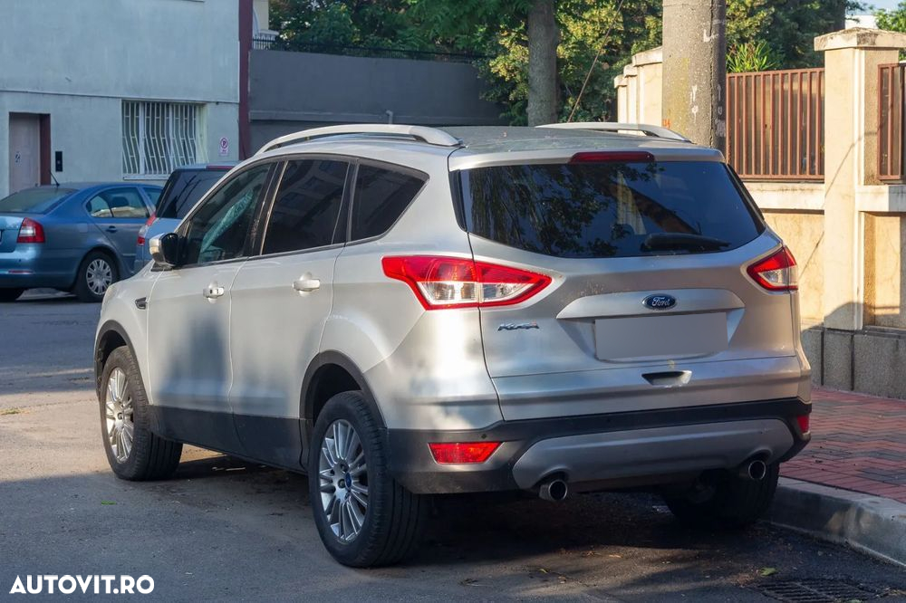 Ford Kuga 2.0 TDCi Powershift 4WD Titanium - 2