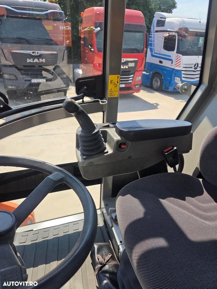 Atlas TERASAMENTE, 12,3tone, 2022, 500h, latime tambur 2,2m, produs in GERMANIA, motor Cummins 97kW, anv 90% ok, fara aer conditionat, lungime 5,7m, posibilitate leasing 4 ani, STARE CA NOU-PROMOTIE 69.900 EUR+Tva - 12