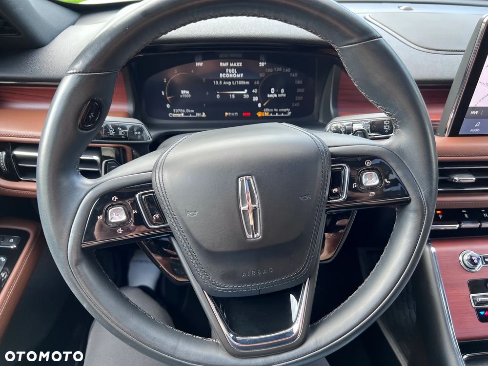 Lincoln Aviator - 32