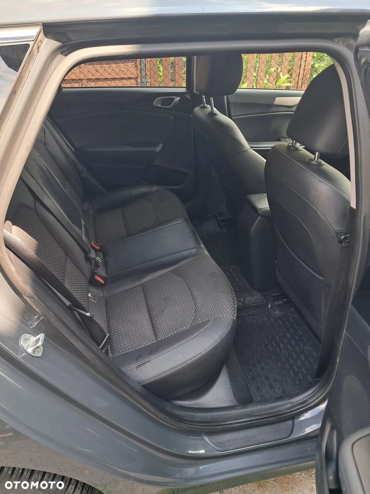 Kia Ceed 1.6 CRDi mHEV M - 9