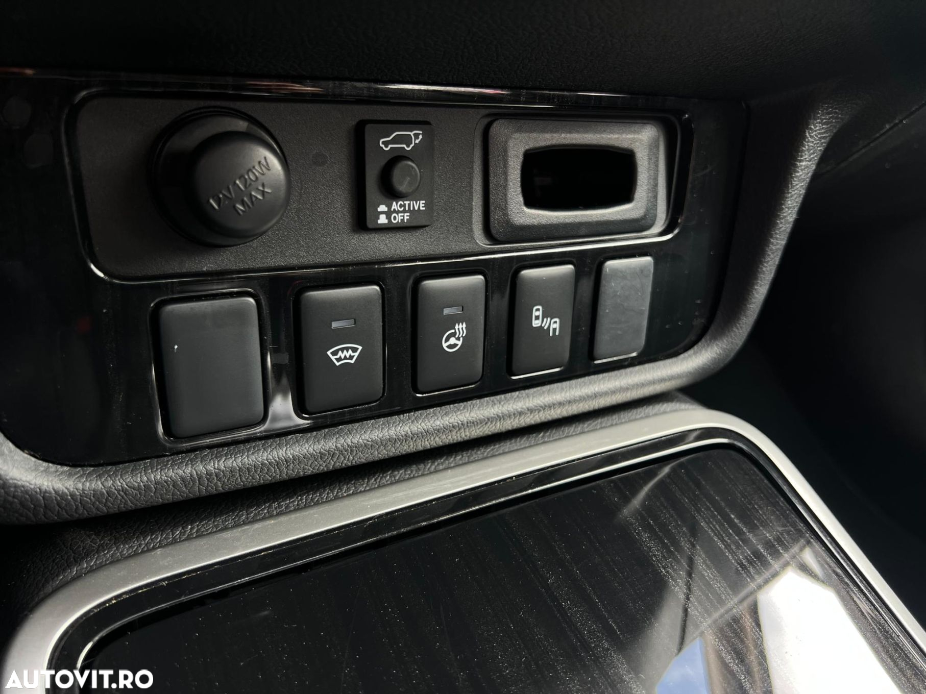 Mitsubishi Outlander - 14