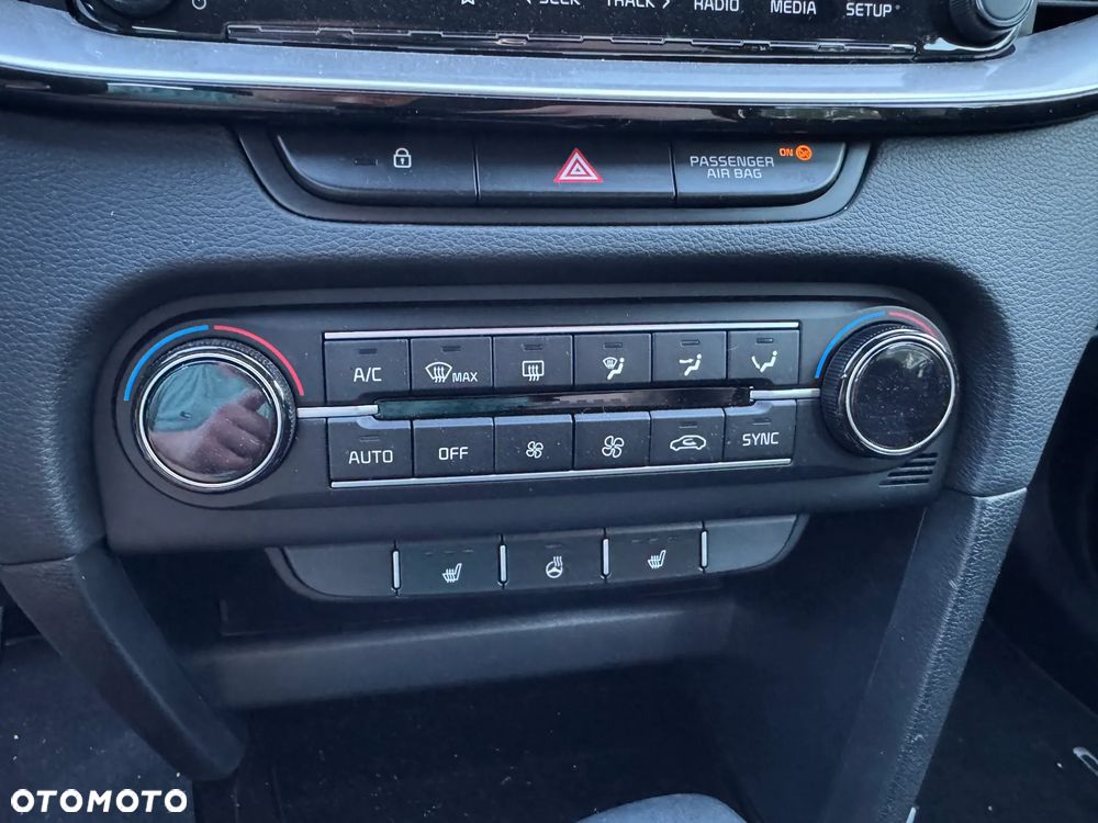 Kia Ceed 1.6 CRDi (48V Mild-Hybrid) DCT7 Vision - 24