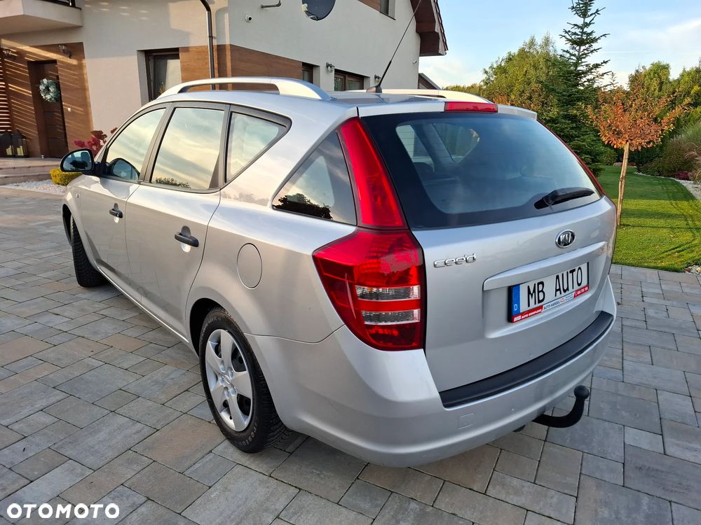 Kia Ceed - 12