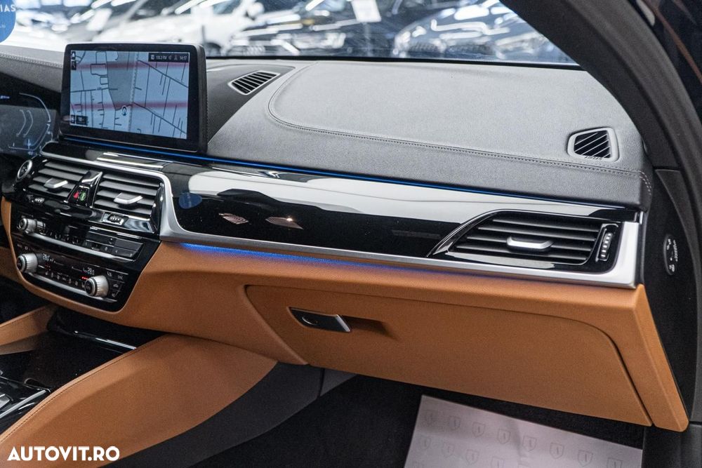 BMW Seria 5 530e Aut. Luxury Line - 31