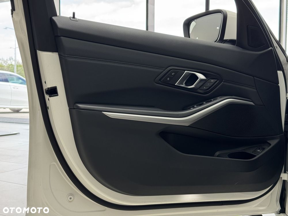 BMW Seria 3 320d xDrive MHEV Advantage - 12