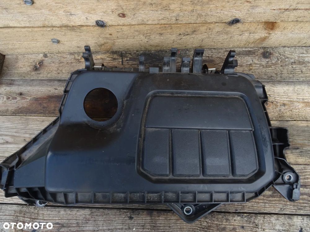 OSLONA POKRYWA SILNIKA 1,6 DCI 93452561 TRAFIC III VIVARO B