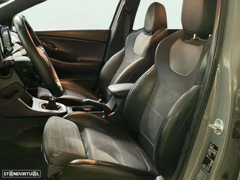 Hyundai i30 Fastback - 14