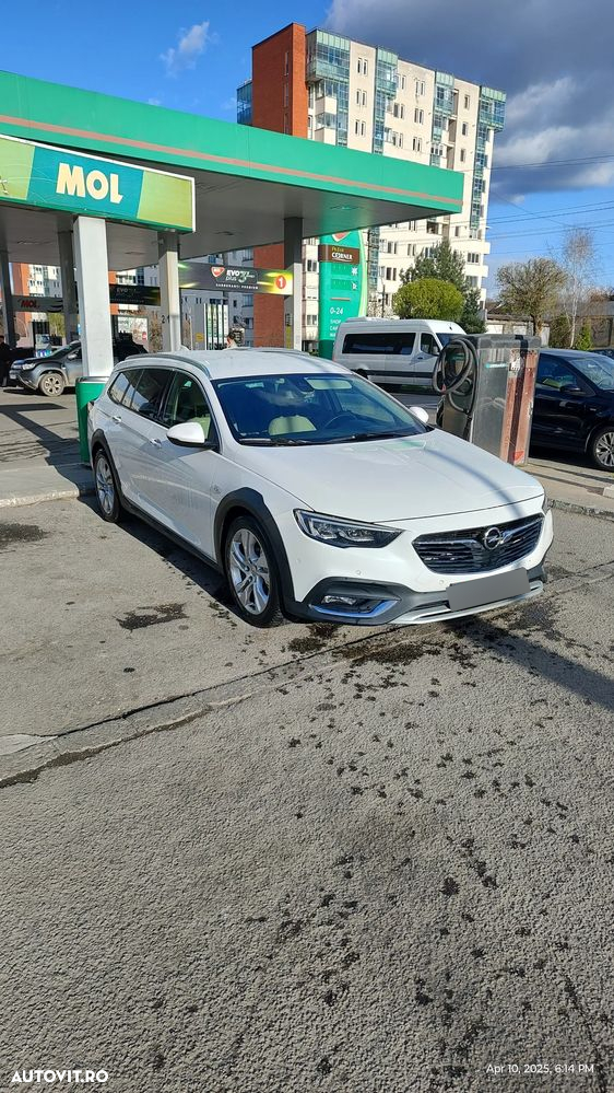 Opel Insignia Sport Tourer 2.0 Turbo 4X4 Start/Stop Country Tourer Exclusive Aut. - 2