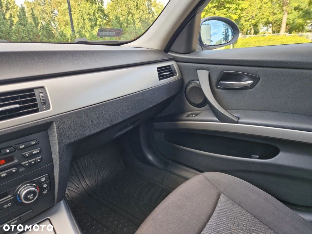 BMW Seria 3 318d - 4