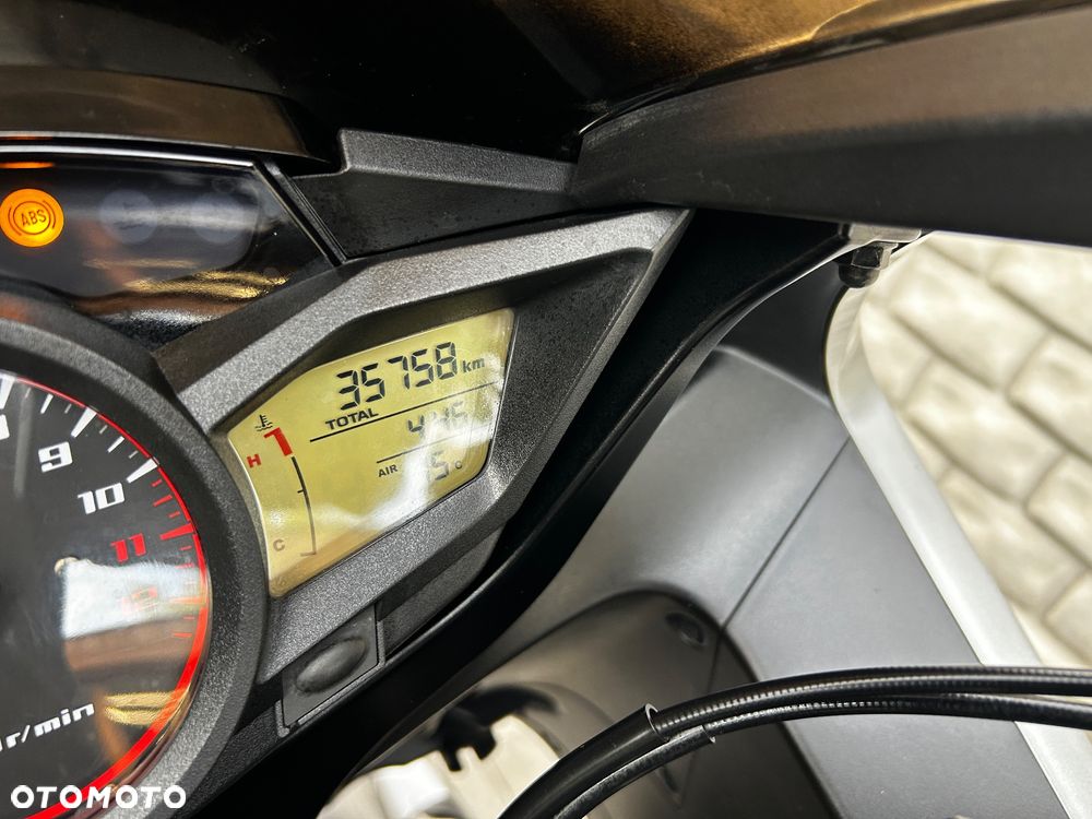 Honda VFR - 12
