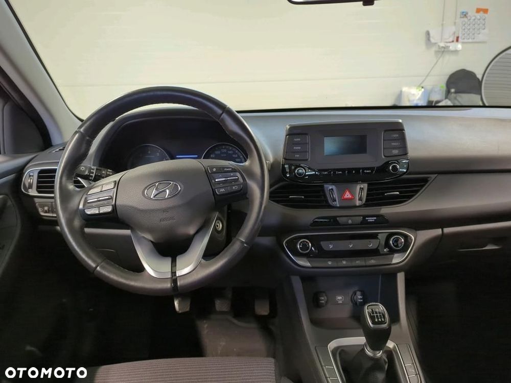 Hyundai i30 1.5 DPI Classic + - 5