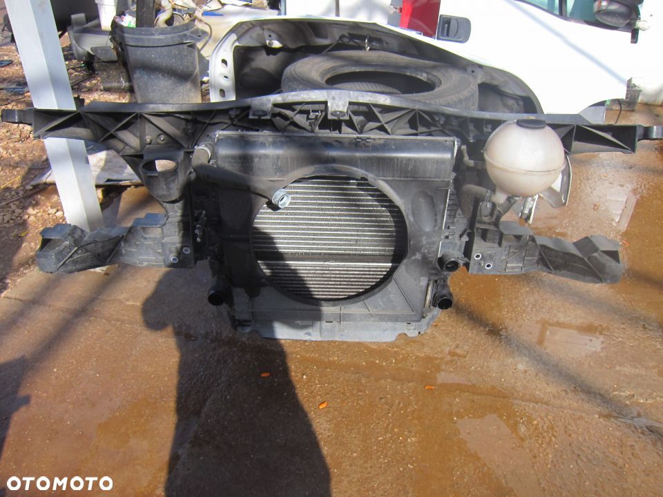 PAS PRZEDNI CHŁODNICA WODY MERCEDES SPRINTER 906 - 2