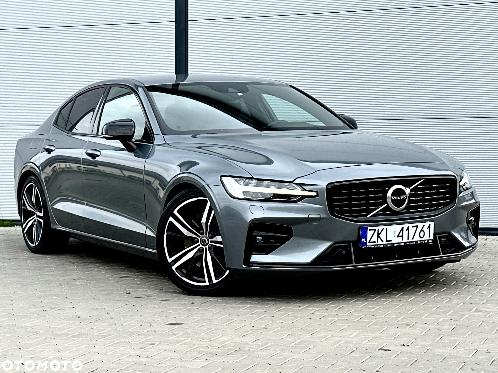 Volvo S60 T5 R-Design - 11