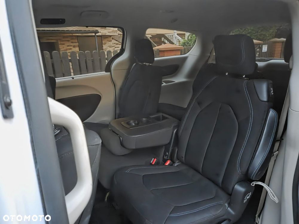 Chrysler Pacifica - 19