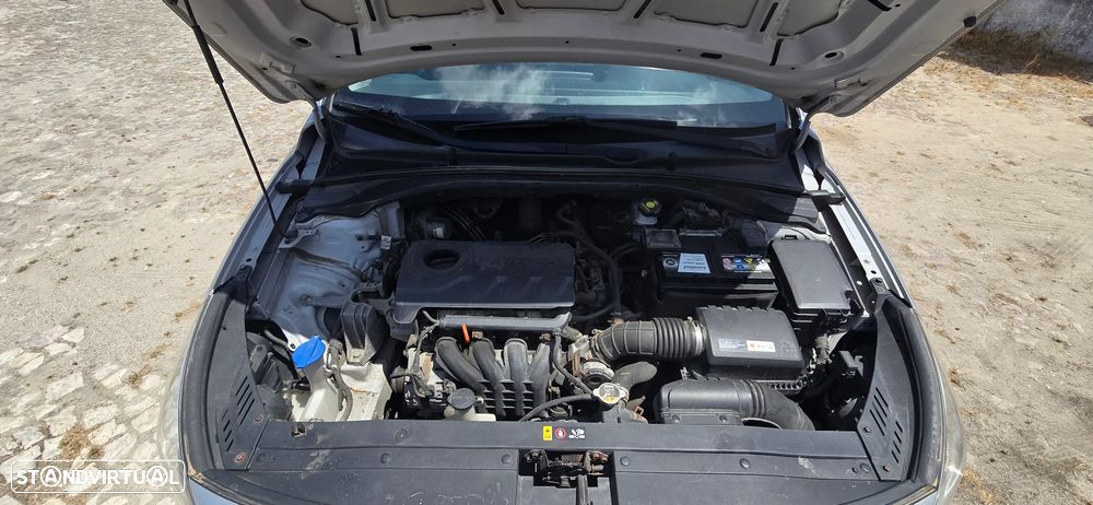 Hyundai i30 blue 1.4 - 15