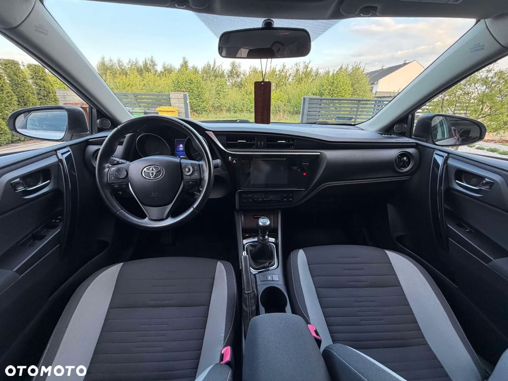 Toyota Auris 1.6 Premium - 22