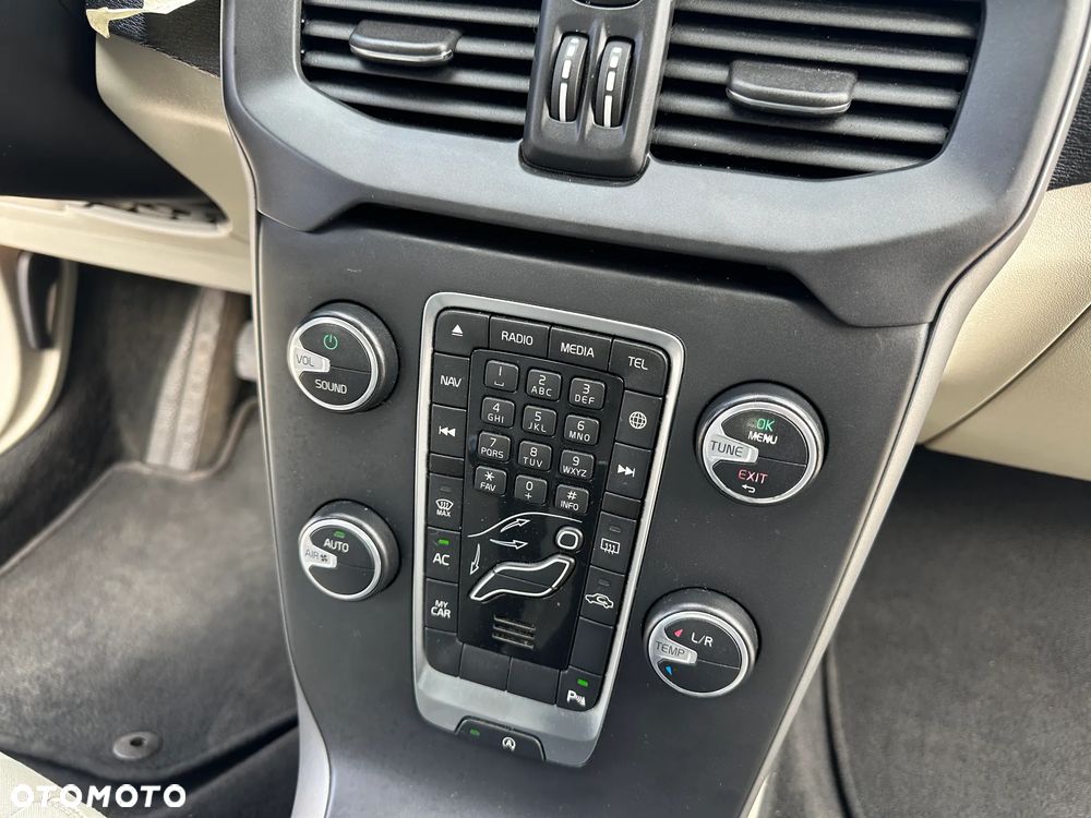 Volvo V40 D3 Momentum - 22