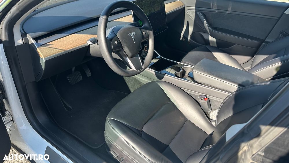 Tesla Model 3 - 9